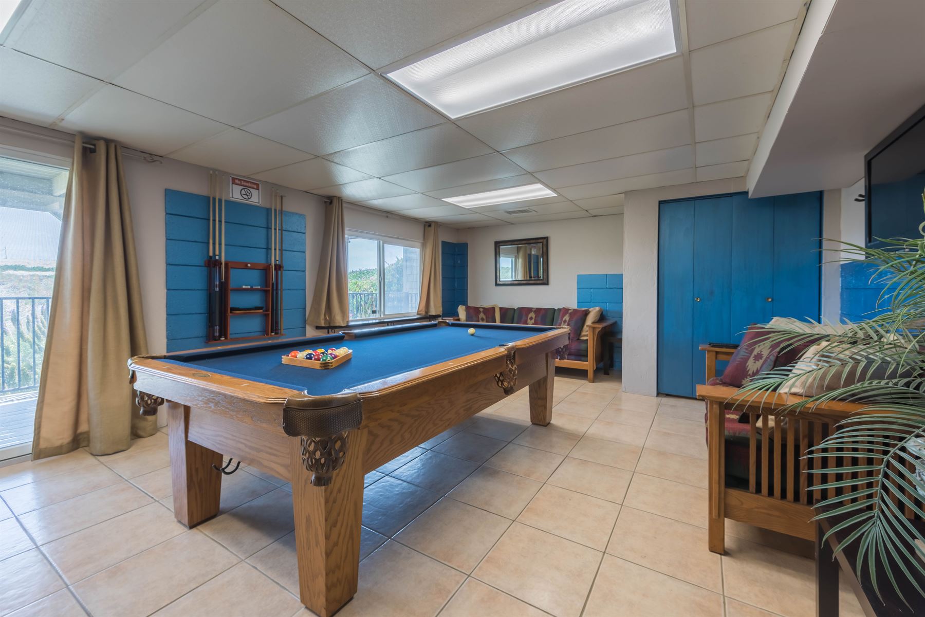 Oceanview Hideaway - Interior - Game room with pool table