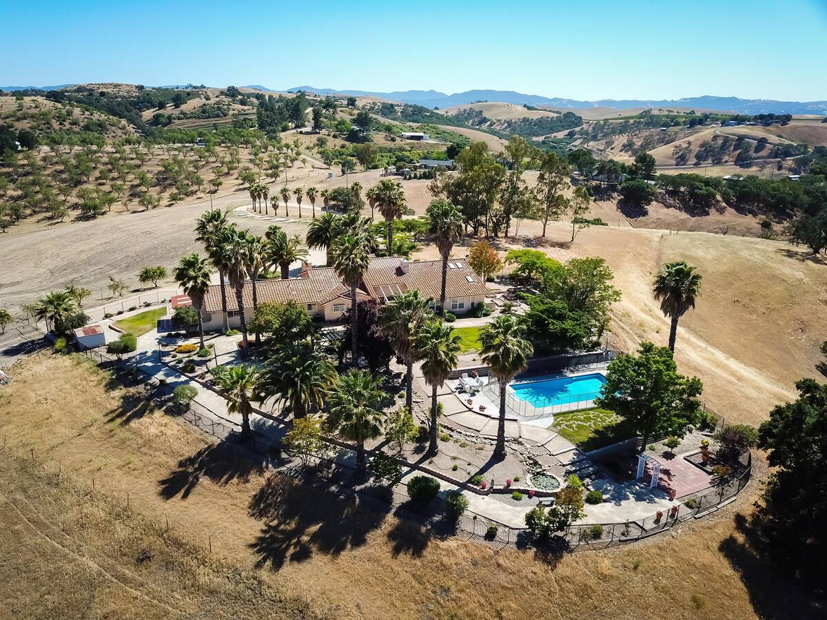Welcome to the Hilltop Oasis. 360 degree views from the top of the mountain...with views to Paso, Templeton, Shandon and Atascadero